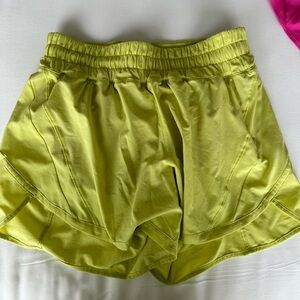 Lululemon Hotty Hot Lined 4” size 8